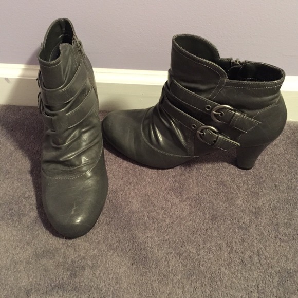 Grey high heel boots new without tag, never worn