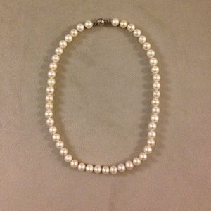 Lovely freshwater pearl necklace