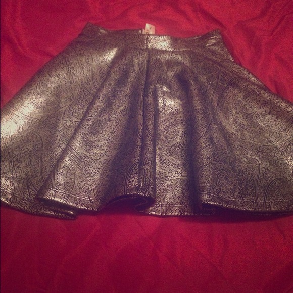 Black & Silver Bottom 😍