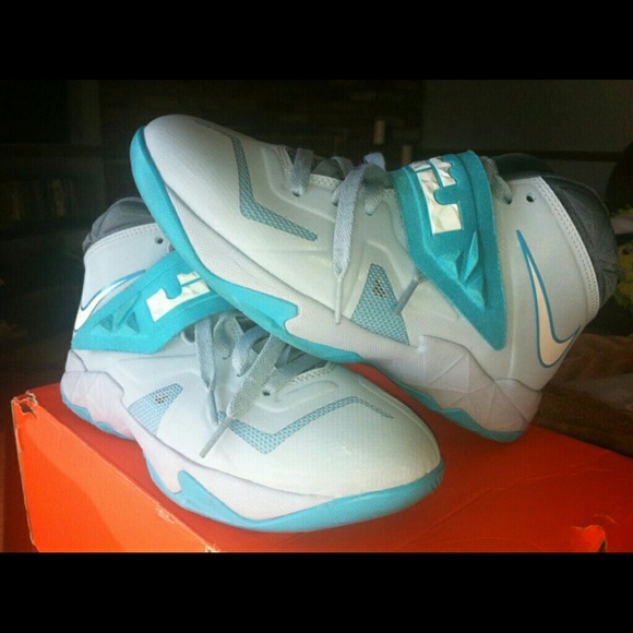 LeBron Soldier 7 size 5 (GS) **THESE MUST GO**
