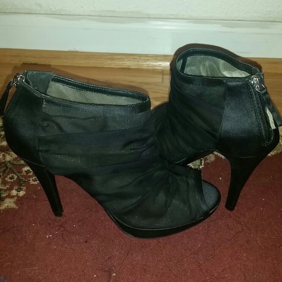 *FLASH SALE!!* NINE WEST PEEP-TOE HEELS