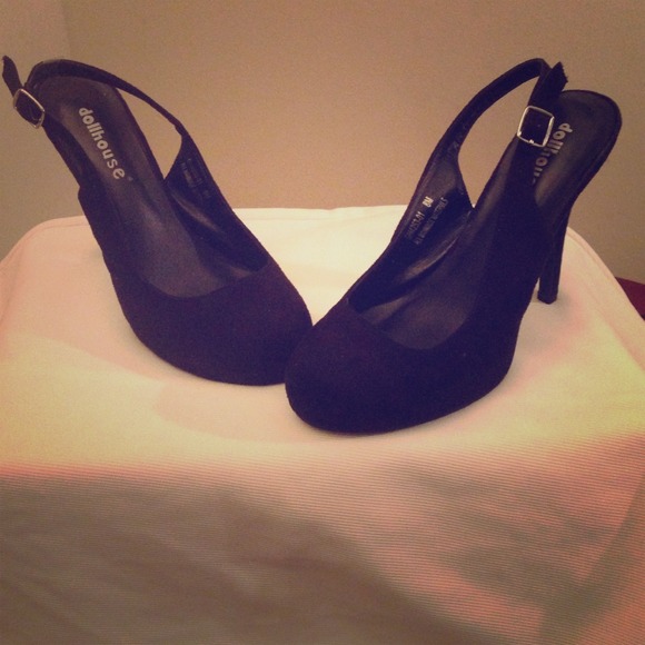 Simple black heels - Picture 1 of 1