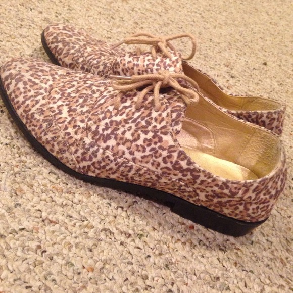 Cheetah print oxfords - Picture 2 of 2