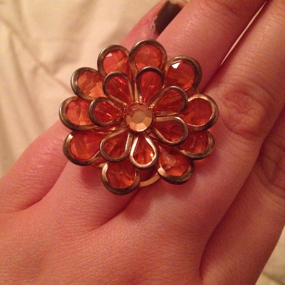 Flower ring - Picture 1 of 1