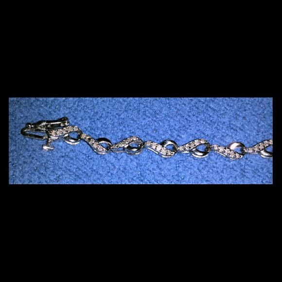 Diamond tennis bracelet