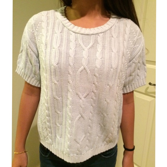 White knitted short sleeve sweater
