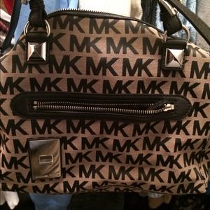 Michael kors logo bag