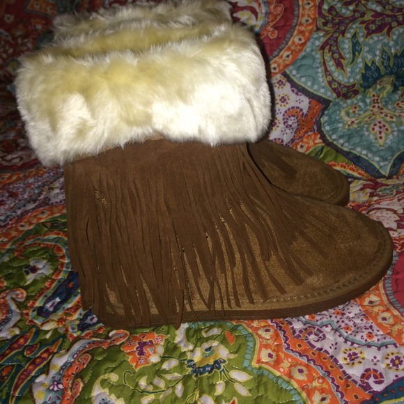Fringe boots