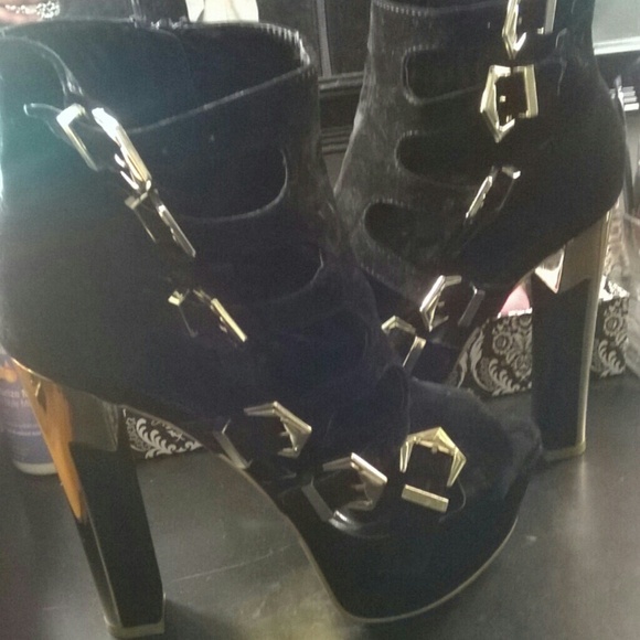 Black/gold opened toed Heels  *never worn outside*