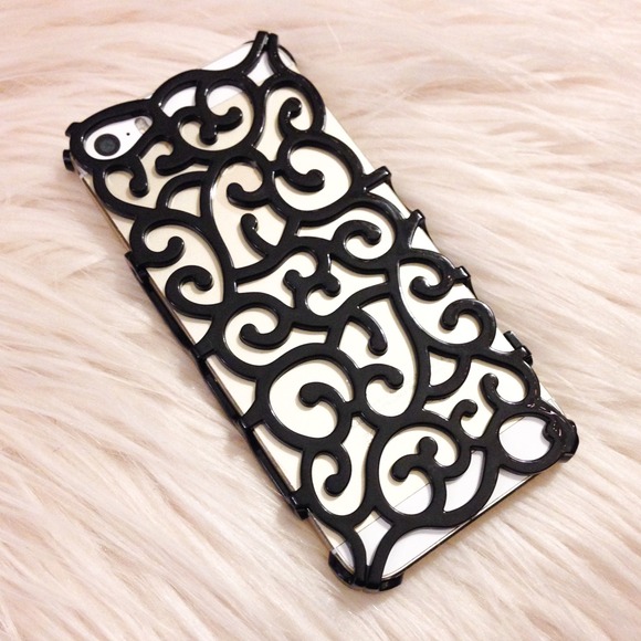 Accessories - •Palace Design Black iPhone 5/5S Case•