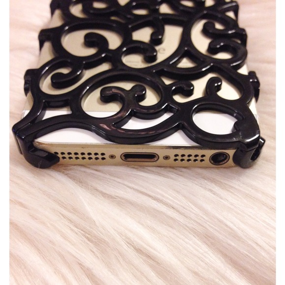 •Palace Design Black iPhone 5/5S Case• - Picture 2 of 3