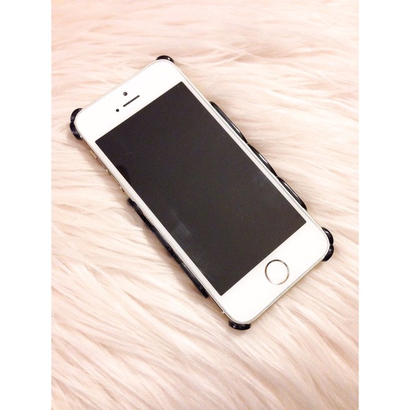 •Palace Design Black iPhone 5/5S Case• - Picture 3 of 3