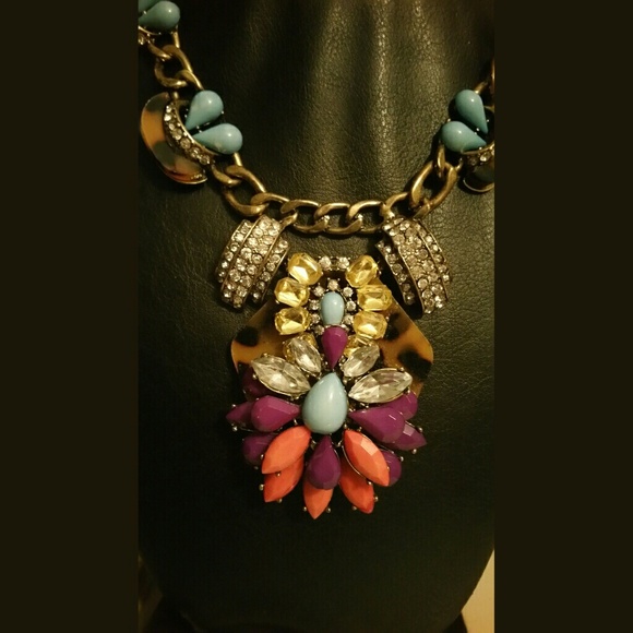 statement necklace - Picture 2 of 3