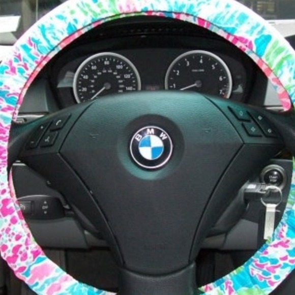 TRADED Lilly Pulitzer Lets Cha Cha Steering Cover