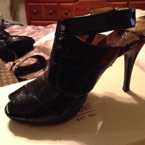 Michael kors 1 of a kind heels
