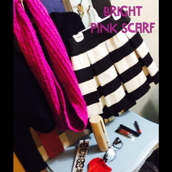 💝think pink 💝Cute Pink scarf 🎀PRICE DROP🎀