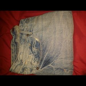 Jeans with shredded designs on the front