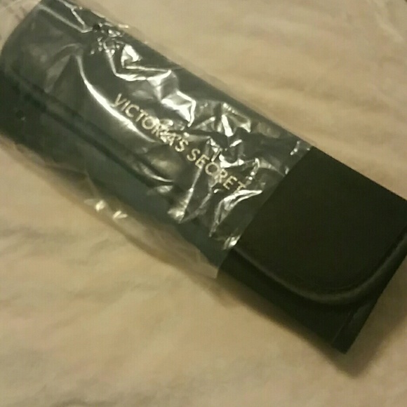 Victoria secret fashion show makeup bag💋 - Picture 3 of 4