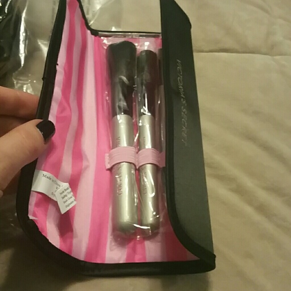 Victoria secret fashion show makeup bag💋 - Picture 4 of 4