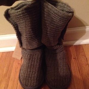 UGG cardy sweater grey boots.