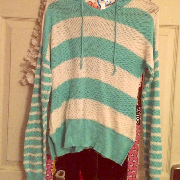 Stripped hooded sweater