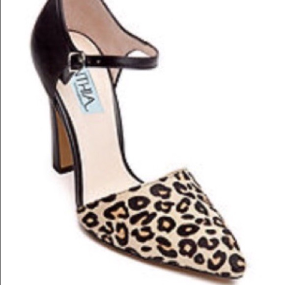 Brand NEW!! leopard print shoes - Picture 2 of 2