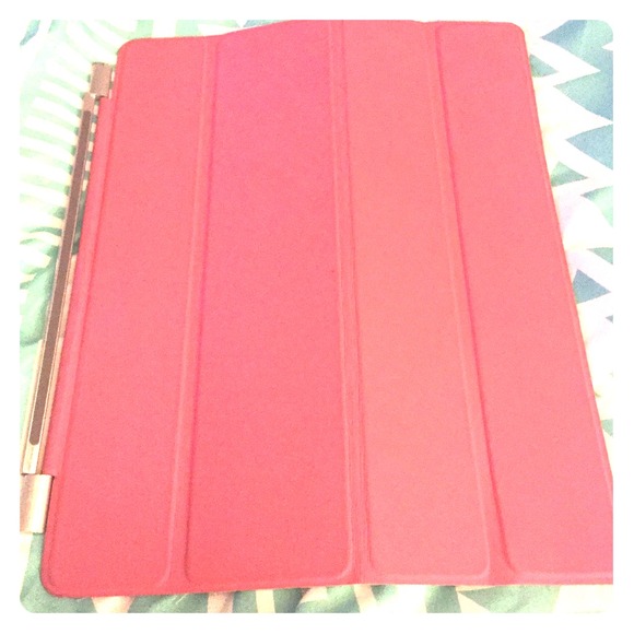 Magnetic iPad cover