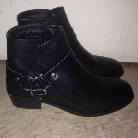 Forever 21 black booties
