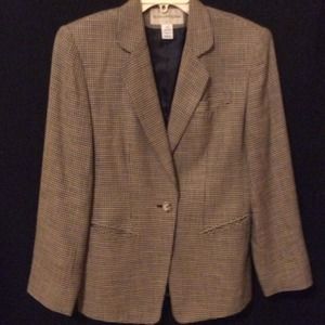 Beautiful woman's blazer by Evan-Picone. NWOT