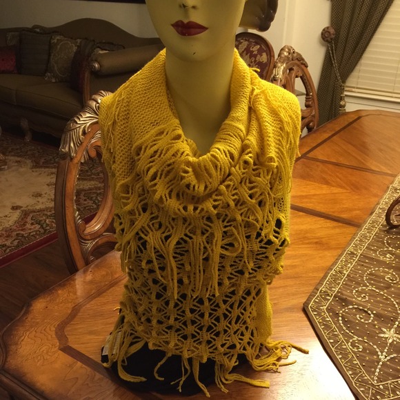 Scarf 12$ each only black left - Picture 3 of 4