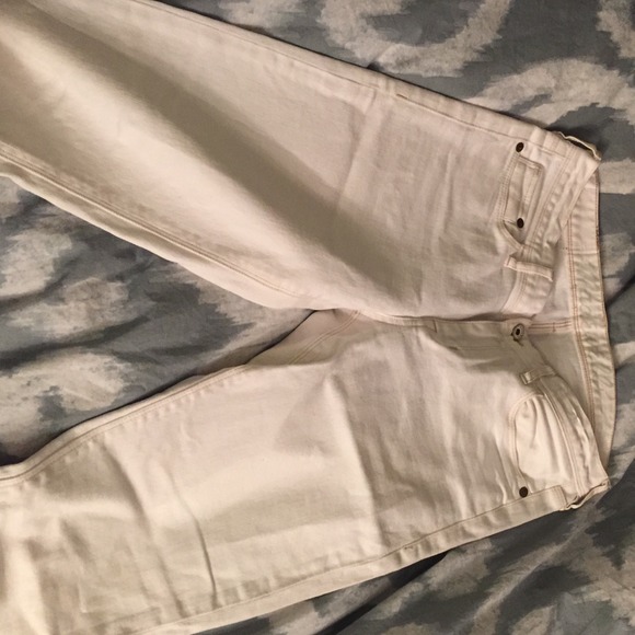Madewell white jeans. 28x34