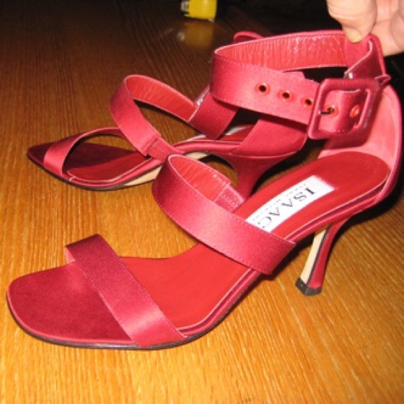 🌟PARTY SHOES🌟 Isaac Mizrahi Red Satin Sandals - Picture 2 of 4