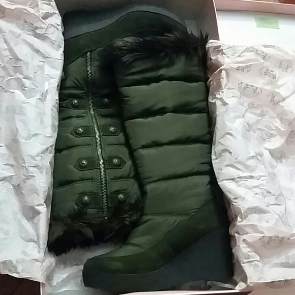 Juicy couture  everest  olive nylon boots