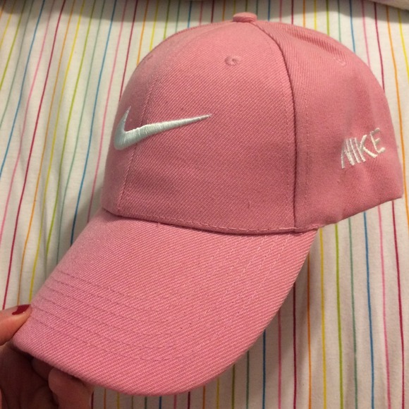 Pink nike hat ✔️