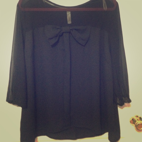 🚫SOLD🚫Brand new blouse. Very elegant.
