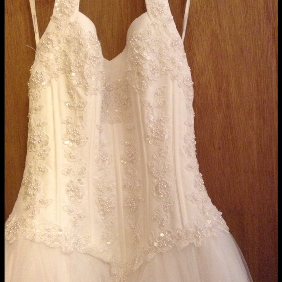 Size 4 Bridal Wedding Gown with veil and skirt