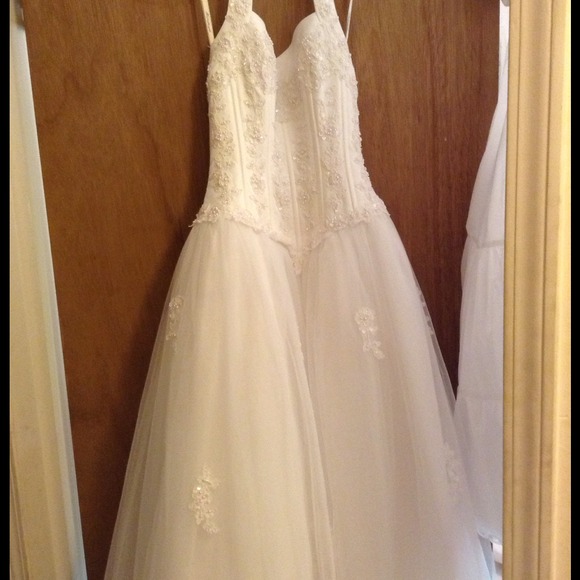 Size 4 Bridal Wedding Gown with veil and skirt