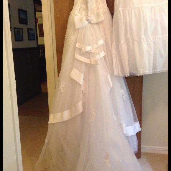 Size 4 Bridal Wedding Gown with veil and skirt