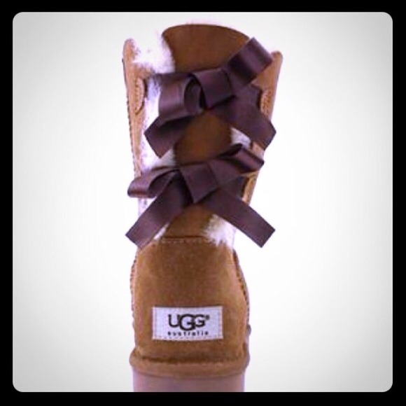 Looking for Bailey bow uggs!!!!