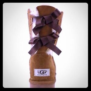 Looking for Bailey bow uggs!!!!