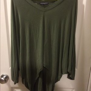 BRANDY MELVILLE HIGH/LOW OVERSIZED SHIRT/BATWING