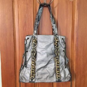 Handbag with chains