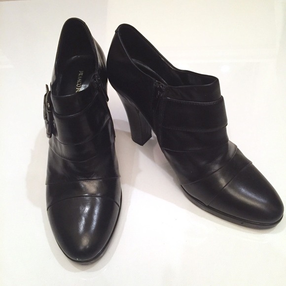 🌈MOVING SALE🌈black leather buckle ankle booties