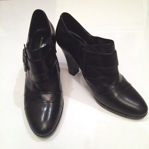 🌈MOVING SALE🌈black leather buckle ankle booties