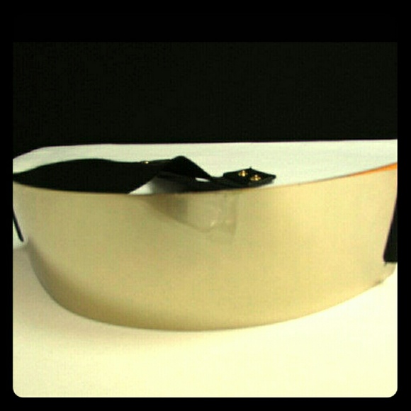 Cute gold belt!