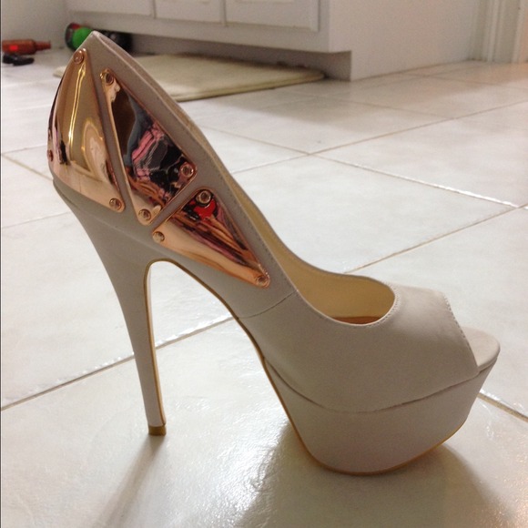 Peep toe heel with platform
