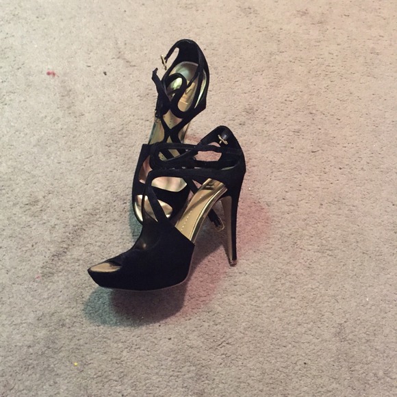 Vince Camuto shoes - Picture 2 of 3