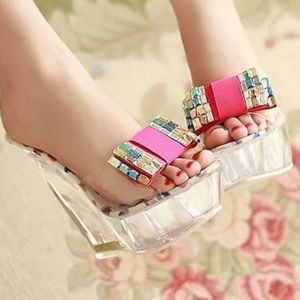 ❌SOLD❌Crystal sexy feminine sandal size 5 new!