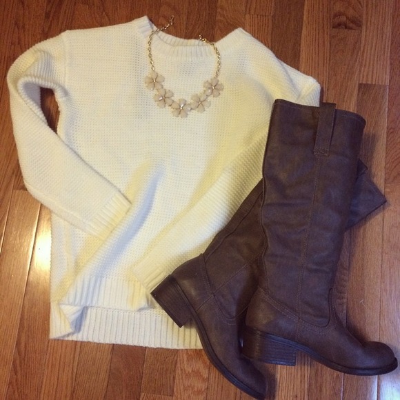 Riding boots & wrislet bundle