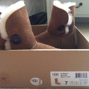 Chesnut Bailey Button uggs